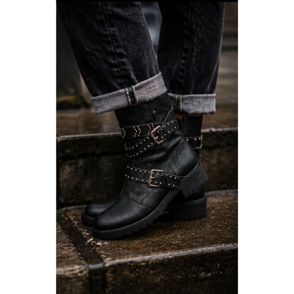 Ba. MSRP $140 NWOB AVENUE MIA WIDE-FIT STUDDED ANKLE BOOTS ♡SIZE 39 (US 8.5)♡